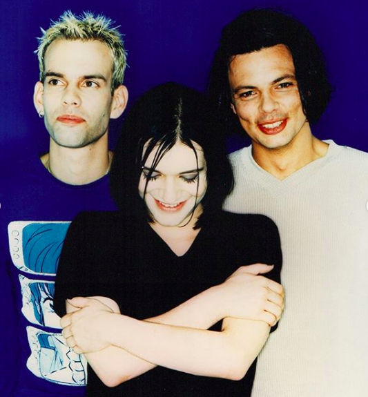 PlaceboAnyway's tweet photo. This afternoon I bring to you one of my favorite 𝑷𝒍𝒂𝒄𝒆𝒃𝒐 interviews. Published by 𝑵𝑴𝑬 𝑴𝒂𝒈𝒂𝒛𝒊𝒏𝒆 in November 1998, fans sent in all kinds of questions to the band, as usual 𝑩𝒓𝒊𝒂𝒏, 𝑺𝒕𝒆𝒇𝒂𝒏 and 𝑺𝒕𝒆𝒗𝒆... 
👉 https://t.co/PS7ufOHHtV https://t.co/kPjRQP8Ppd