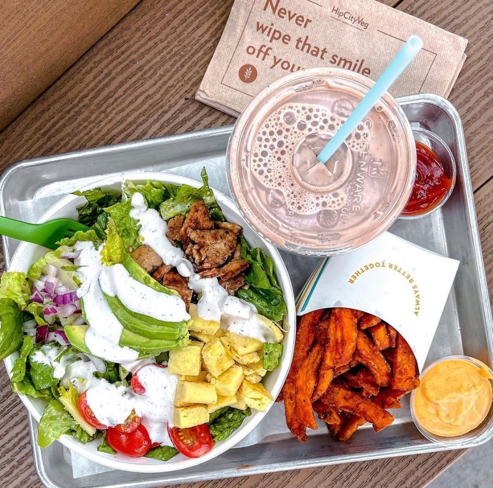 MadisonHouseApt's tweet image. HippCityVegg is just a 10 min walk from Madison House and such a fun lunch option! 
Stop by today. Tell us if you like it.

#MadisonHouse #DuPontCircle