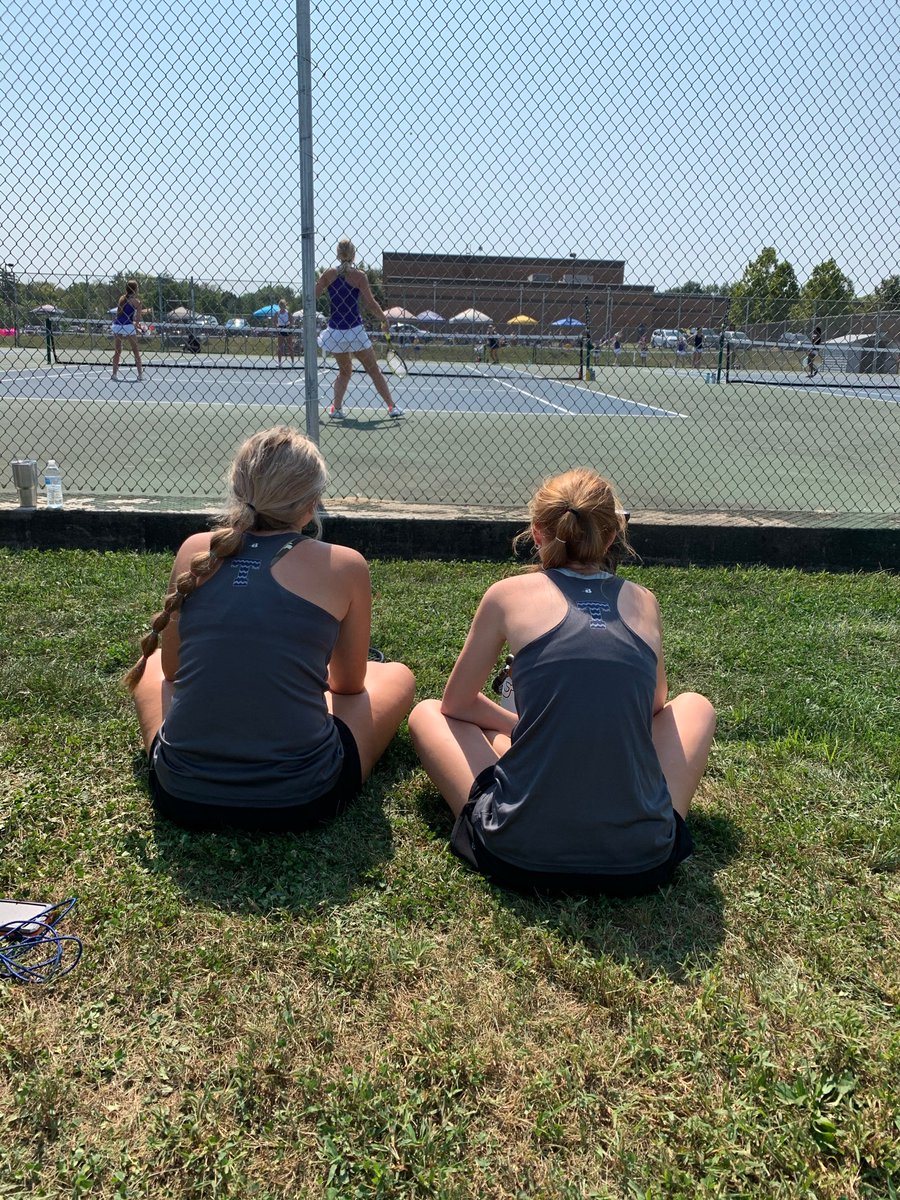 TrishaGrantham5's tweet photo. Varsity FHC Doubles Tournament. Congratulations Coaches and to our Lady Wolves for placing in each flight!👏🏻🎾👏🏻 Way to go Avery&amp;Katie for 4th Place in their flight! 🎾💙🎾#5matches #funfriday #THS @ag_stl @THSWolvesTennis https://t.co/qovCyTh5Cv