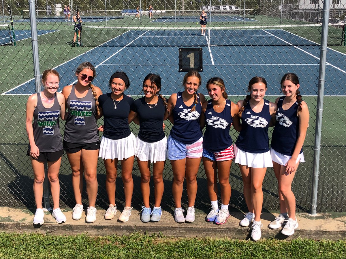 TrishaGrantham5's tweet photo. Varsity FHC Doubles Tournament. Congratulations Coaches and to our Lady Wolves for placing in each flight!👏🏻🎾👏🏻 Way to go Avery&amp;Katie for 4th Place in their flight! 🎾💙🎾#5matches #funfriday #THS @ag_stl @THSWolvesTennis https://t.co/qovCyTh5Cv
