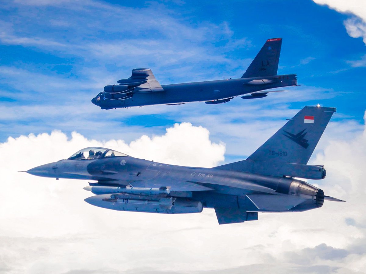 Indonesian F-16. This is the first time a B-52 has integrated with the Indonesian Air Force during flight. 1 September 2021. 🇮🇩AF📷