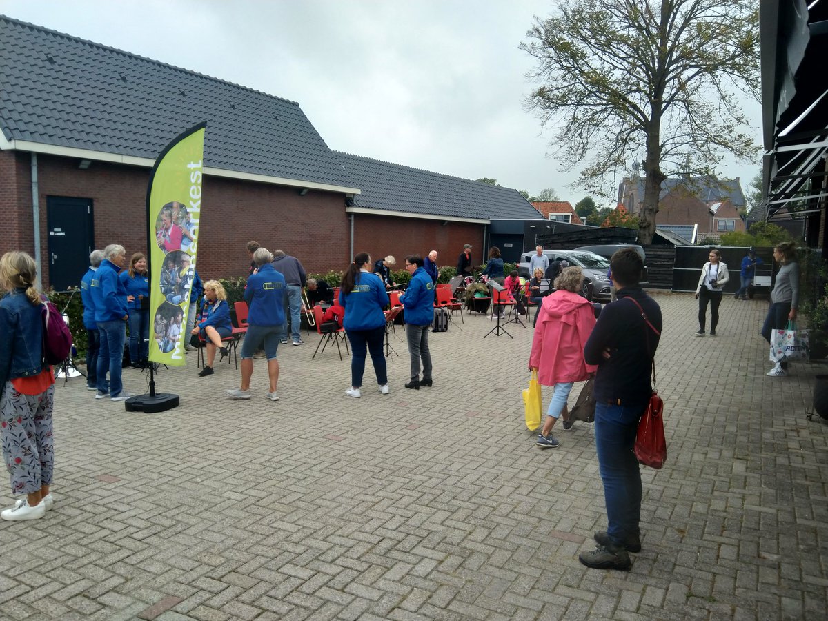 CrescendoWorkum's tweet photo. Tegearre muzyk meitsje is it moaiste wat der is! #Workum #Brassband #Mienskip #Leafdefoarmuzyk #HjoedynWarkum https://t.co/5DsVyNM7DO