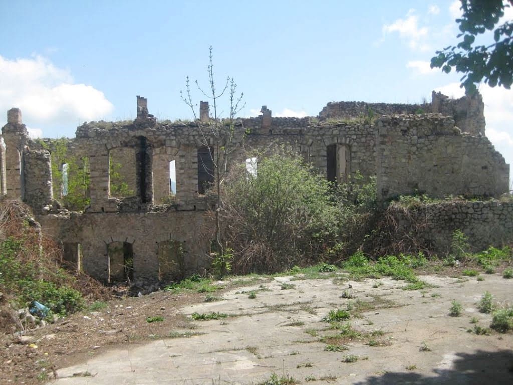 huseyn_zeynall's tweet photo. @jchribuisson They occupied the city on May8, 1992,looted museums,which contained thousands of exhibits,destroyed hundreds of historical, cultural monuments, desecrated sanctuaries and mosques,destroyed many rare samples of manuscripts,and turned educational and health institutions into ruins https://t.co/5XojHl93KJ