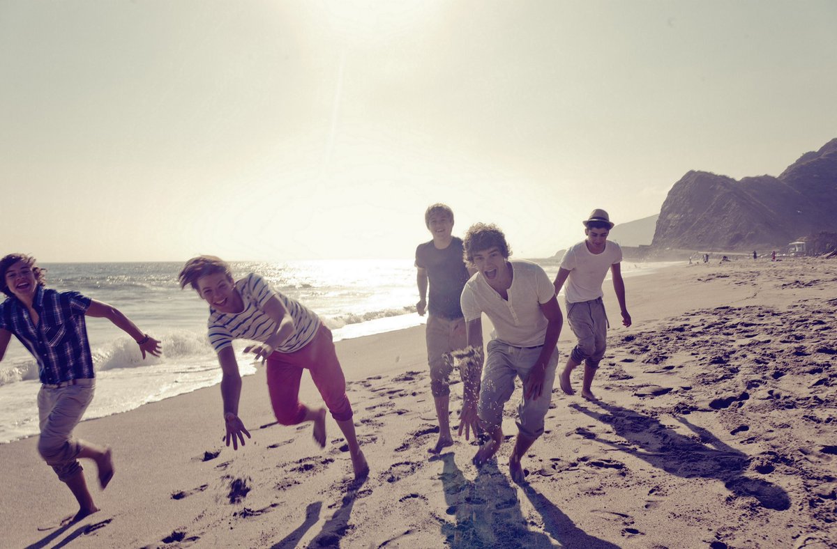 Magalyqd's tweet photo. 10 years since “quienes son los niños el video que corren en la playa” 🥺🥺
#10YearsOfWMYB https://t.co/EF3KfooFFz