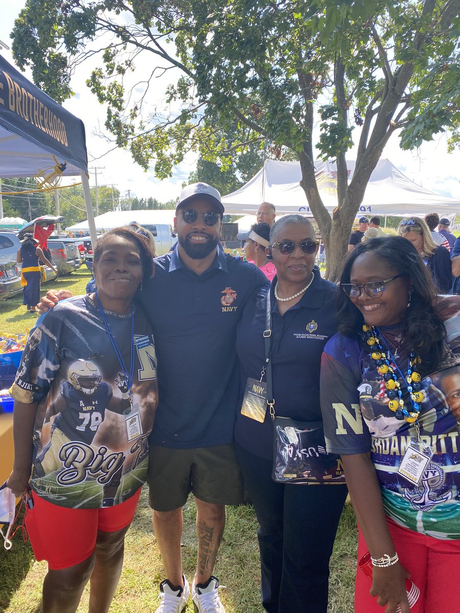 One of Navy Football’s QB Keenan Reynolds @kreynolds_19 stopped by the Motherhood tailgate.   We are so proud of you!