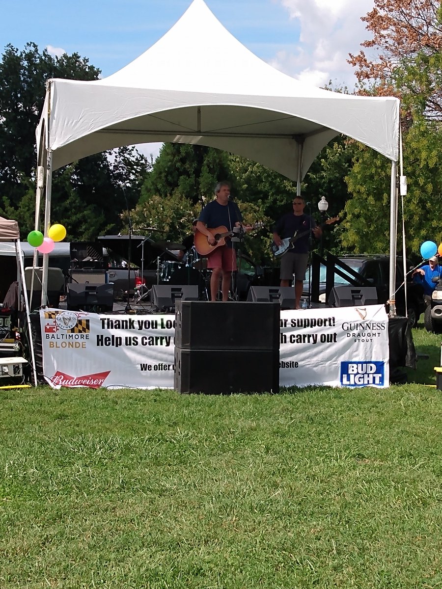 TMac022's tweet photo. Beautiful day for the #locustpointfestival!  Walked around, facilitated some mini-golf, listened to some music, and had some ice cream.  Grateful to have DaLegacy and DaEvilGenius along for the ride! #SaturdayVibes #PittsClan #FSK76 https://t.co/ZYPnmEbad4