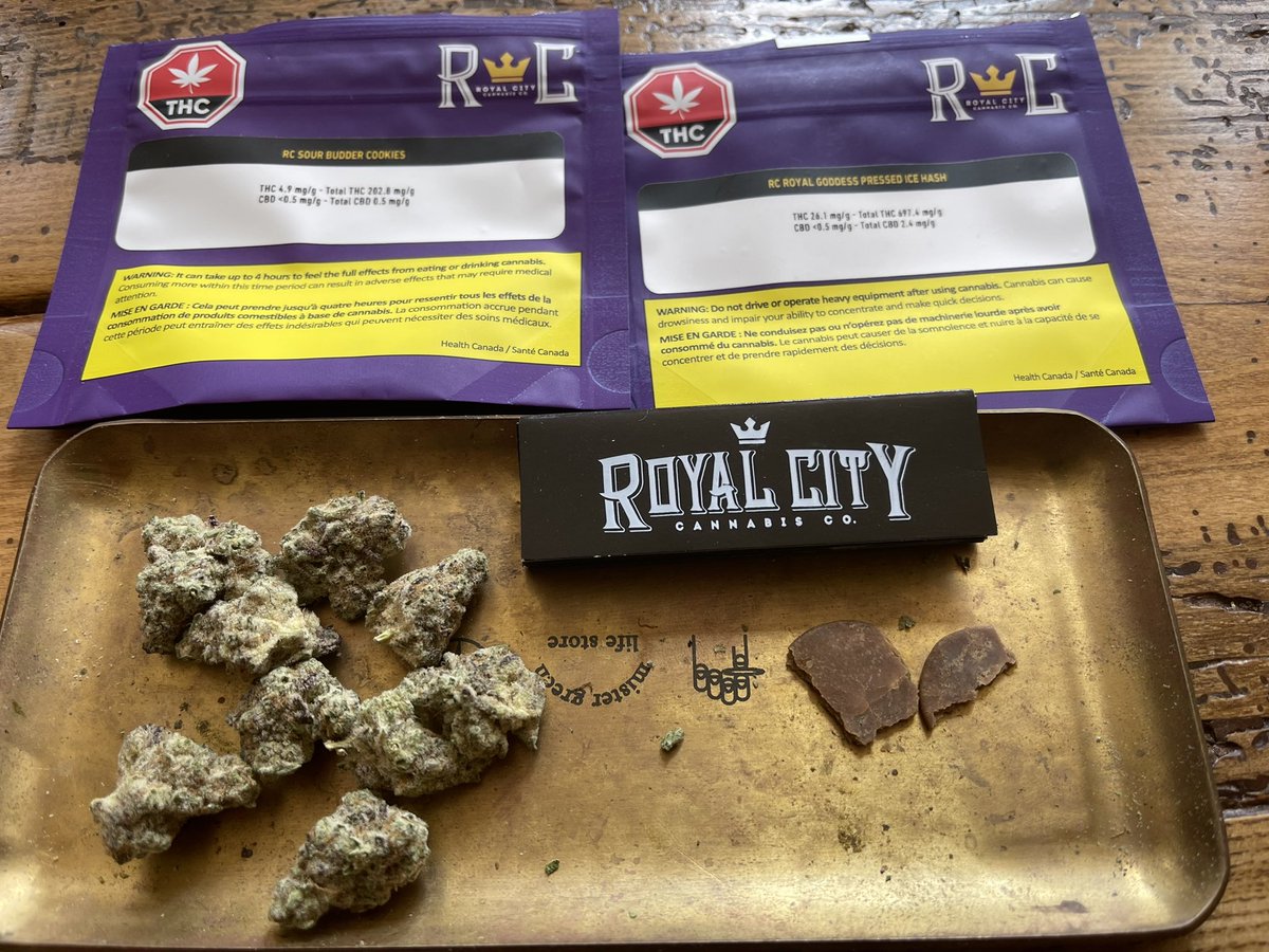 GAMEDAY with Michigan playing Washington in a rare night game at Big House. Land border still closed. 🤨

Instead of pouting I’ll be lounging by pool hitting this sweet gifted <a href="/RCCannabisCo/">RoyalCityCannabisCo</a> sour budder cookies mixed with their ice hash.  Not a reviewer but dang. Incapacitating.