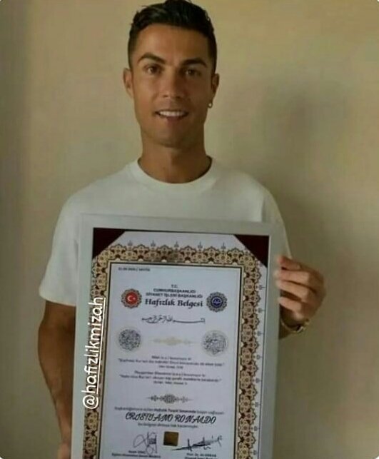 HAFIZLIKSAYFAM's tweet photo. Cristiano Ronaldo ya nasip eden allahım. Banada hafızlık belgesini nasip eyle. https://t.co/smlG51csj4