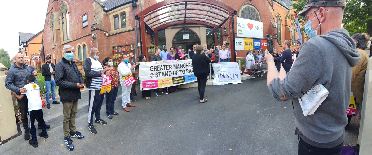 Vigil utside @didsburymosque now. So many have come to show the true spirit of Manchester 🐝