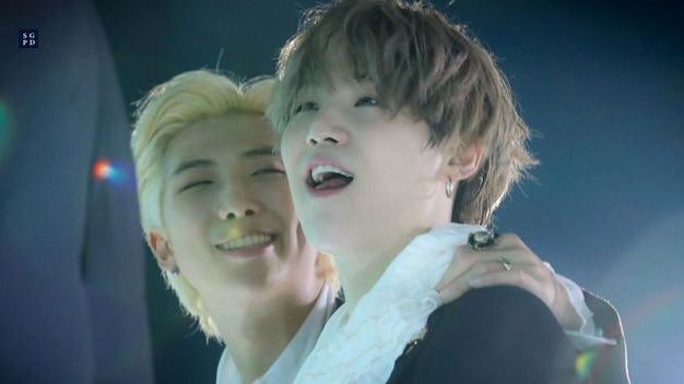 yoongisthinker's tweet photo. happy birthday to our best leader namjoon!!!
#NamjoonDay #RMiracleDay
#OurShiningStarRM
#HappyBirthdayNamjoon https://t.co/G7rvhrZAcW