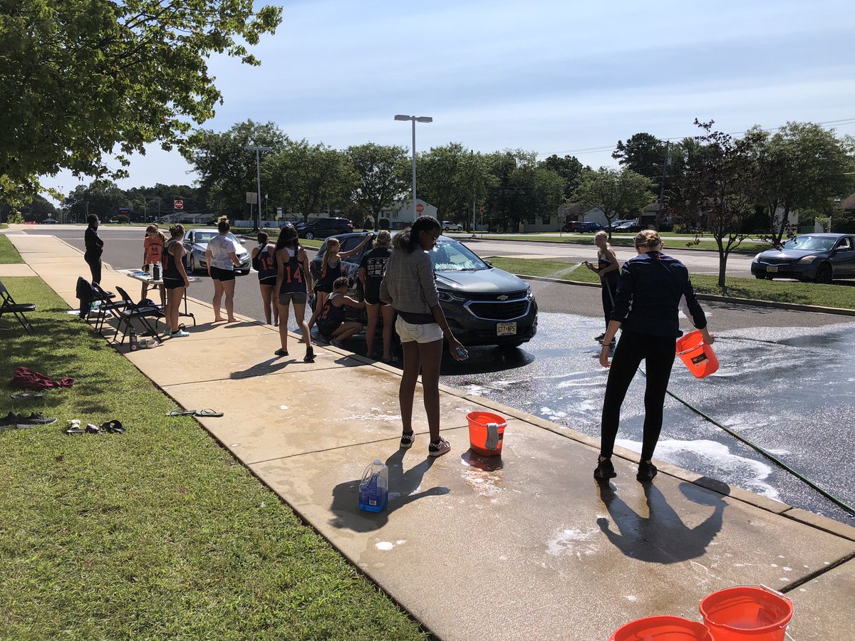 FieldOverbrook's tweet photo. Thank you to everyone who came to support the field hockey team at the car wash. The girls did a great job! Thanks Ms. Upsey for helping us clean some cars too! https://t.co/G8eUtIVo0H