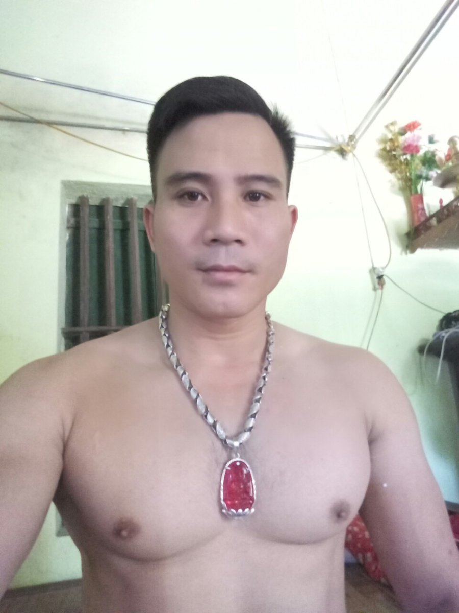 cocacola431994's tweet photo. Anh zai cần tiền chat video show hàng
036 2797399 https://t.co/xg115tlPch