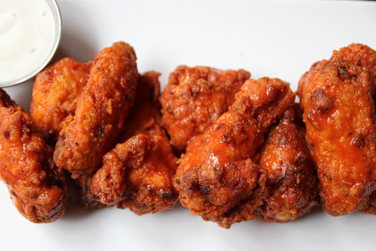 You're the boss, buffalo sauce! Try out hot wings today. 
#pub #pubfood #pubgrub #wings #hotwings #boss #buffalo #buffalosauce #ranch #bluecheese #tasty #pennyfarthingpub