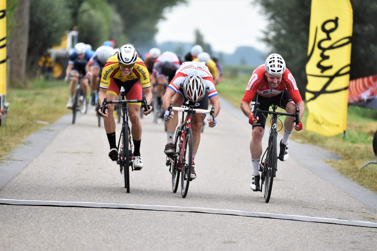 Mr. De Mol wint koers in Ameide. #poeleke