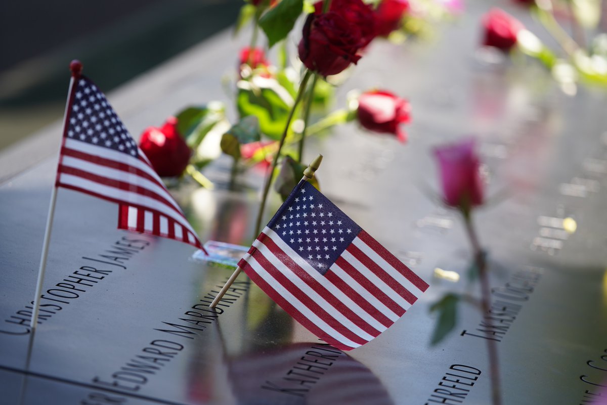 MikeBloomberg's tweet photo. Today we honor all the lives we lost on 9/11– and the countless acts of valor, kindness, and heroism that inspired the world. By helping a new generation of Americans learn what happened that day and how we responded, we fulfill our promise to #NeverForget911. https://t.co/f0Mm0uYxKY