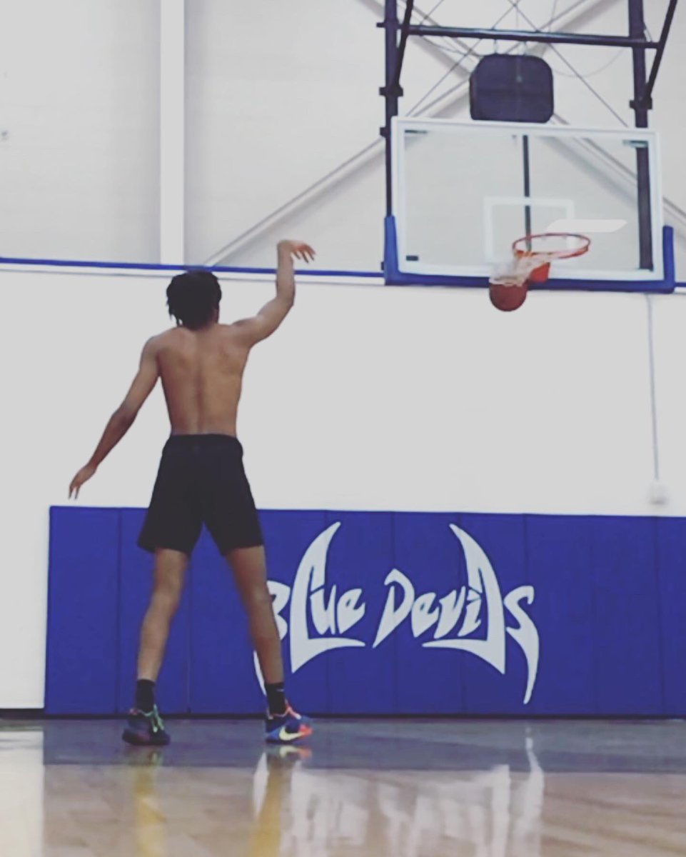 FranciolloJ's tweet photo. Life was hard it just had to be, watch me turn my dreams 2 reality…💫 https://t.co/iiPR4rR6kc