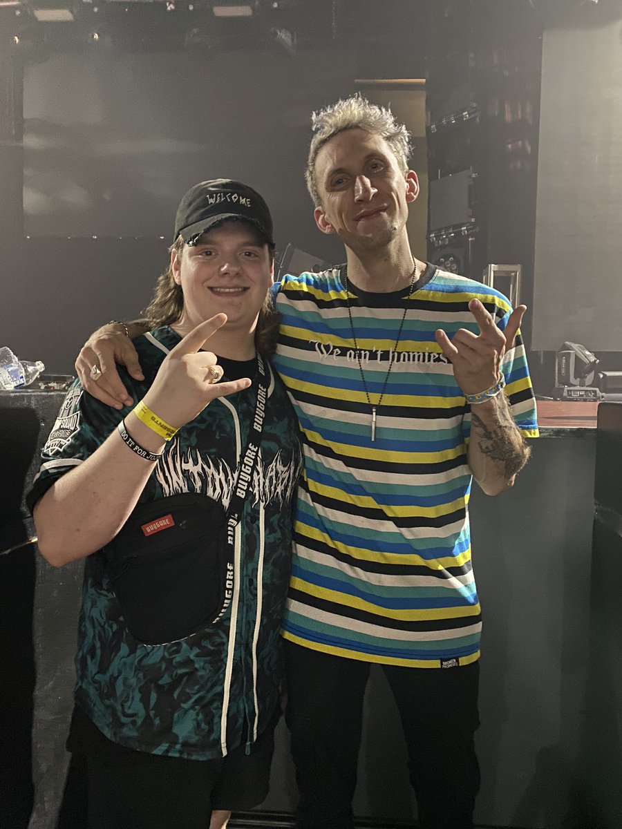 TheRealPhysixx's tweet photo. Got to see my biggest inspiration last night and well….I’m speechless. @Kompanymusic murdered it last night. https://t.co/0X0Kr6mqmn