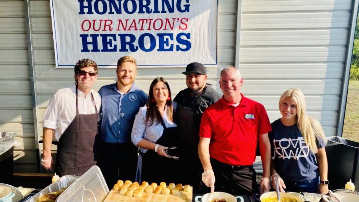 SarahHuckabee's tweet photo. Serving breakfast at honoring our nation’s heroes event, my last stop on #ARFreedomTour. Thank you to all those who serve and sacrifice to keep us free #NeverForget911 https://t.co/yWqXFz57Pf