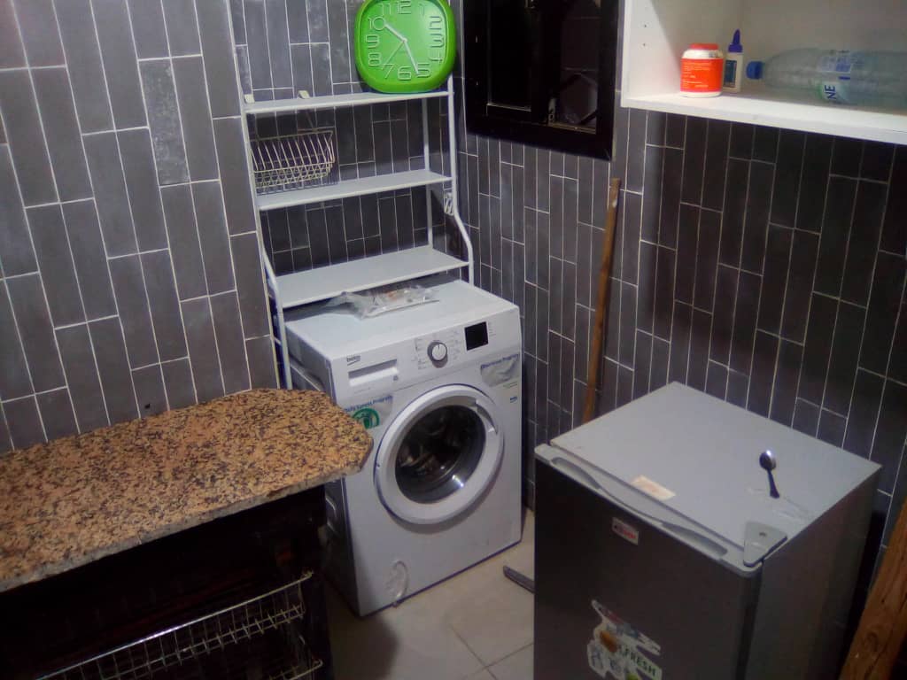 SamatyExpress's tweet photo. 🚨🚨🚨🚨🚨🚨🚨 Allô !!! #SPECIALPROMOTION!!!
Pour vos séjours longue durée (10 jours au moins) #Samaty met à votre disposition un appartement meublé à #OuestFoire dans un coin très calme à raison de #18000fr/jour.
Un seul numéro 786092020 pr vos réservations.
Merci de RT GUYS🙏 https://t.co/ho7h68twzU