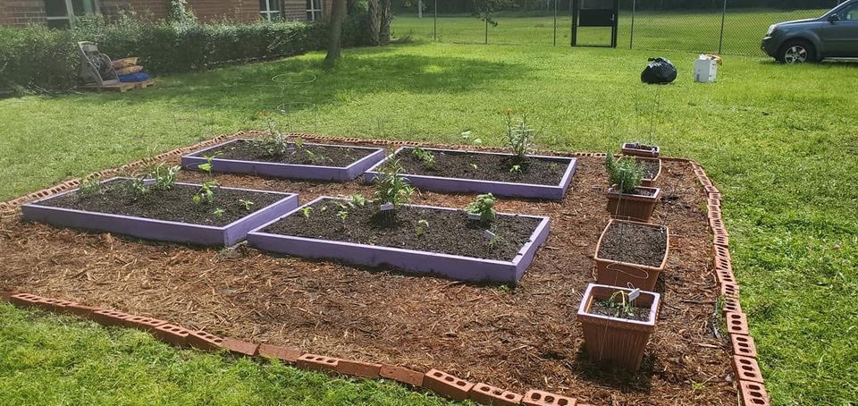 bgcmartincounty's tweet photo. Thank you to our #BGCMC @AmeriCorps service members for completing this special service project in honor of #PatriotsDay! @AMSStallions will be enjoying this outdoor learning space for years to come. #StrongerTogether #AllinMartin https://t.co/s2toj3Zkd1