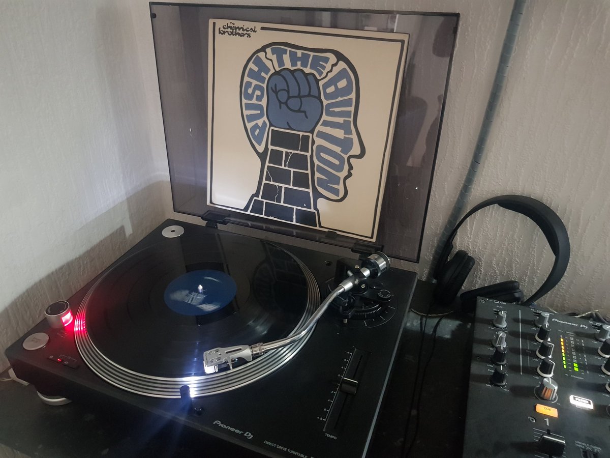 Love new record days... some of my best albums is where I've not looked for anything in particular, just picked one up and when played it, thought wow... this one is no exception to that... it also reminds me of glasto