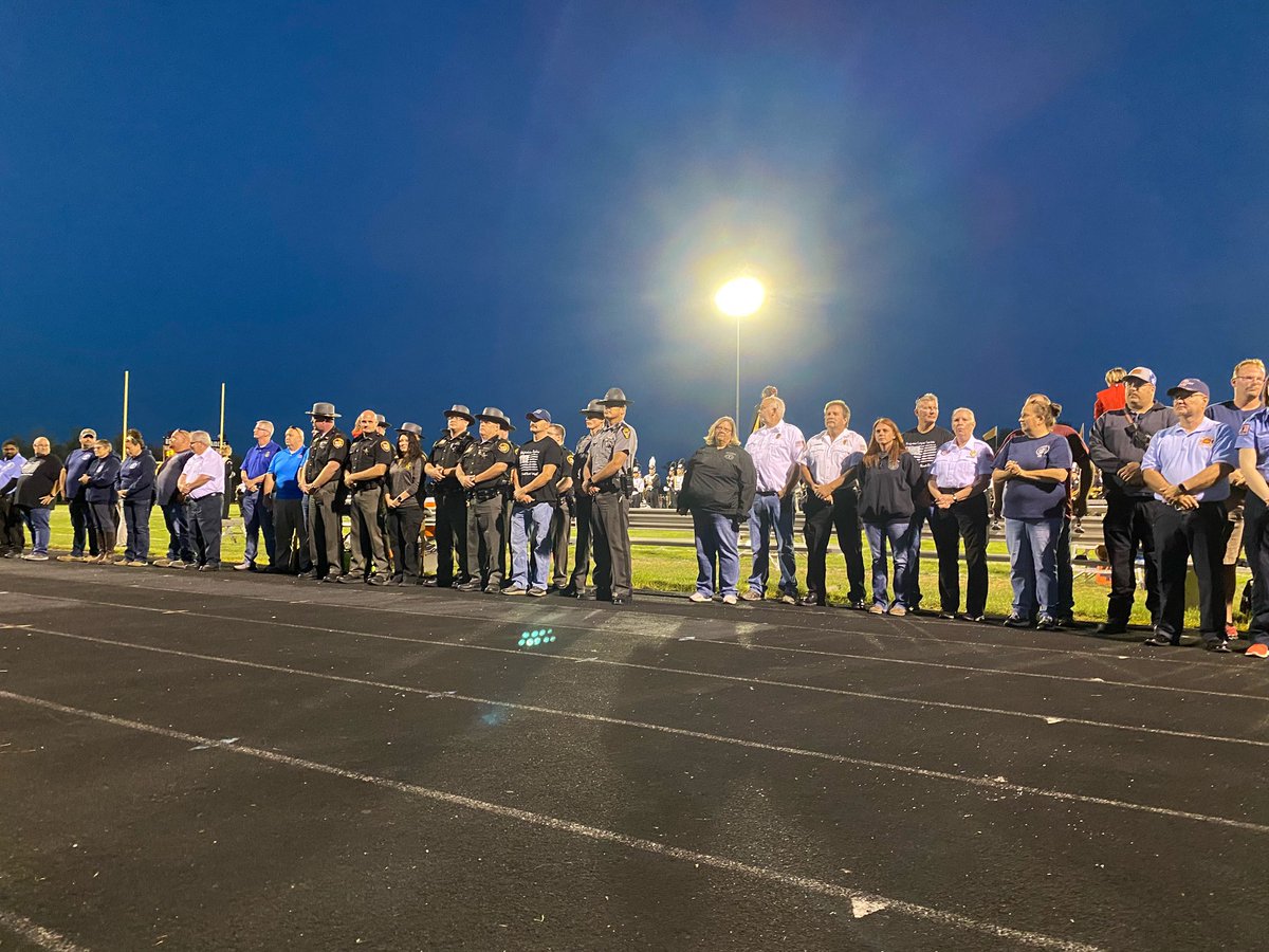 LeadersBhs's tweet photo. Last night at the game against ben logan, we honored our first responders and remembered the victims of 9/11. Thank you to our chieftain leaders representatives, the cheerleaders from both schools, and both the bands who participated in the memorial. Never forget!🇺🇸🇺🇸 https://t.co/kxDEfmvta9