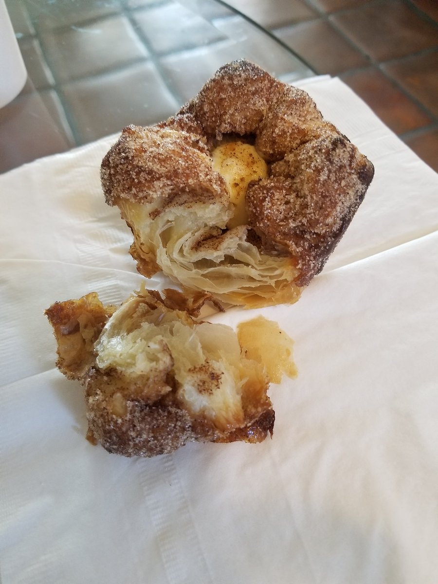 Esprix's tweet image. This is a bun bun. A croissant and a churro had a baby and topped it with cream cheese. We're planning a fall wedding. @ggetLA