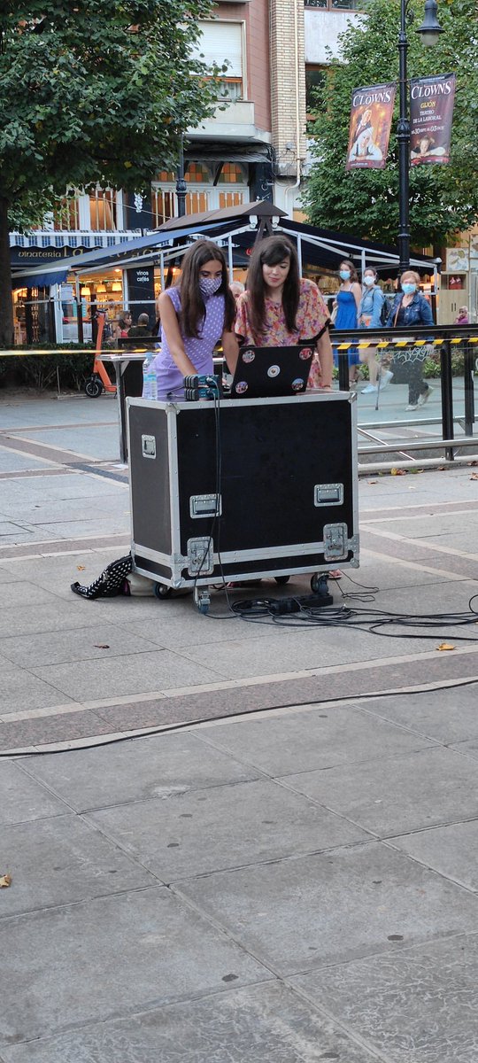 MUJOAS's tweet photo. 🔥Pasamos una tarde estupenda con Las Hijas de Eva, Irie Nanara, RedLeaves y Les Greques en el primer GIRLStival que organizamos en el Paseo de Begoña de #Gijón #Xixón 🔥

💜💜Gracias a todas las que nos habéis acompañado y a @GijonIgualdad y el @conseyu_cmpa por su apoyo. https://t.co/Nx12B1OzNW