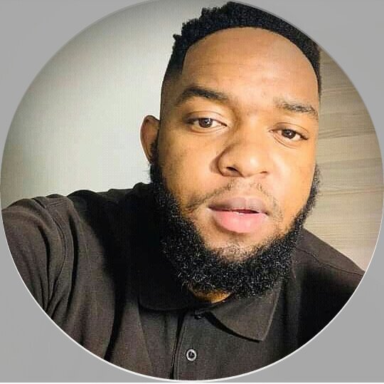 PuncuNana's tweet photo. Hlengiiii #Àrtist and producer https://t.co/2mWnmkX8sK