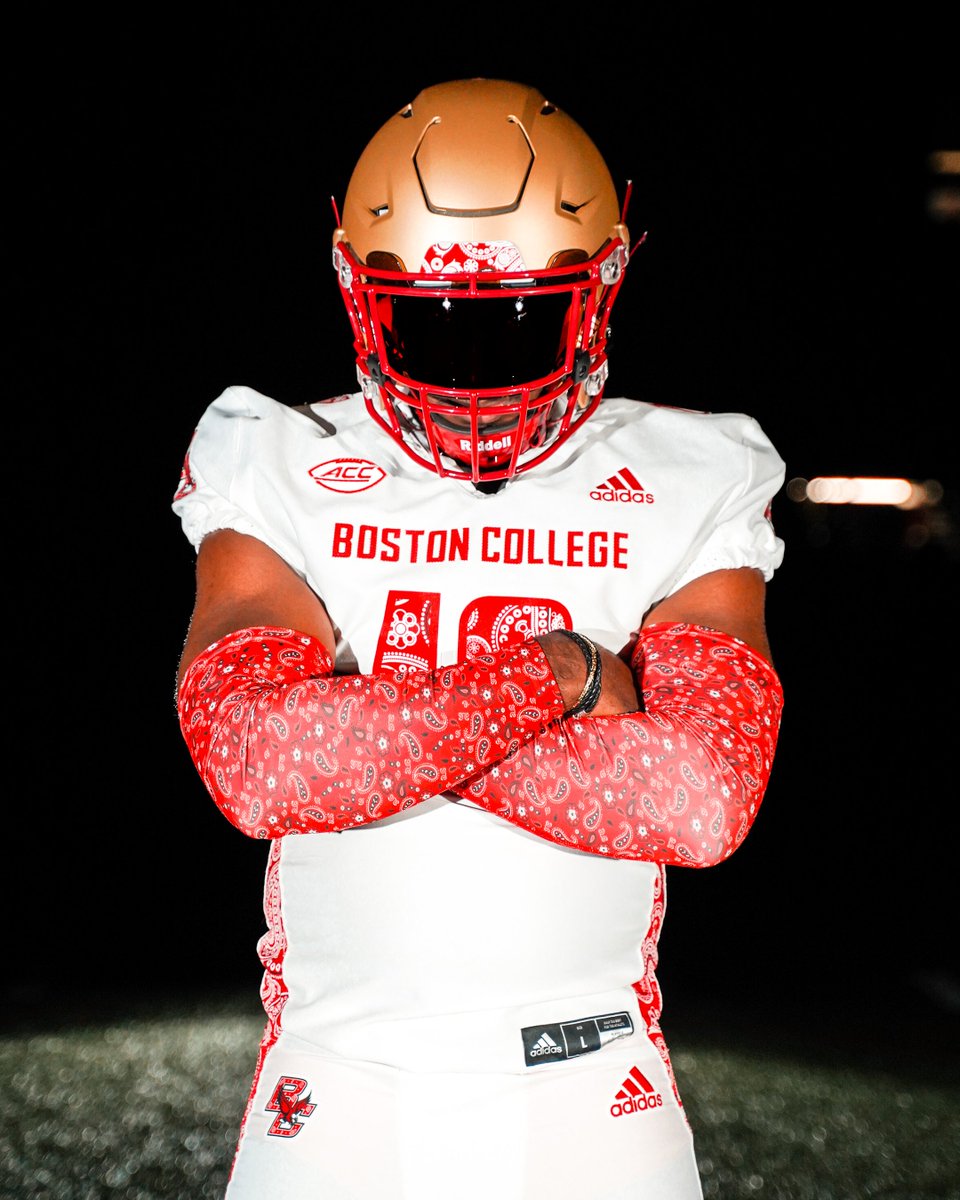 Boston College is wearing these special uniforms to honor former BC lacrosse player Welles Crowther.

Crowther was known for saving 10+ lives during the attacks on September 11, 2001, during which he lost his own life. He was known as The Man in the Red Bandana.

📸: <a href="/BCFootball/">Boston College Football</a>