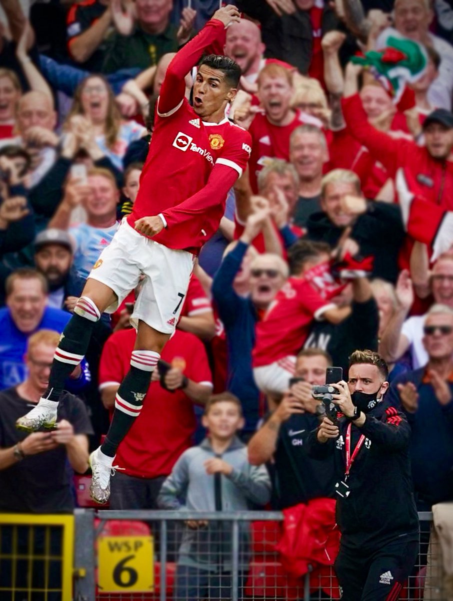 One to show the grandkids…😅🤳

#MUFC <a href="/Cristiano/">Cristiano Ronaldo</a>