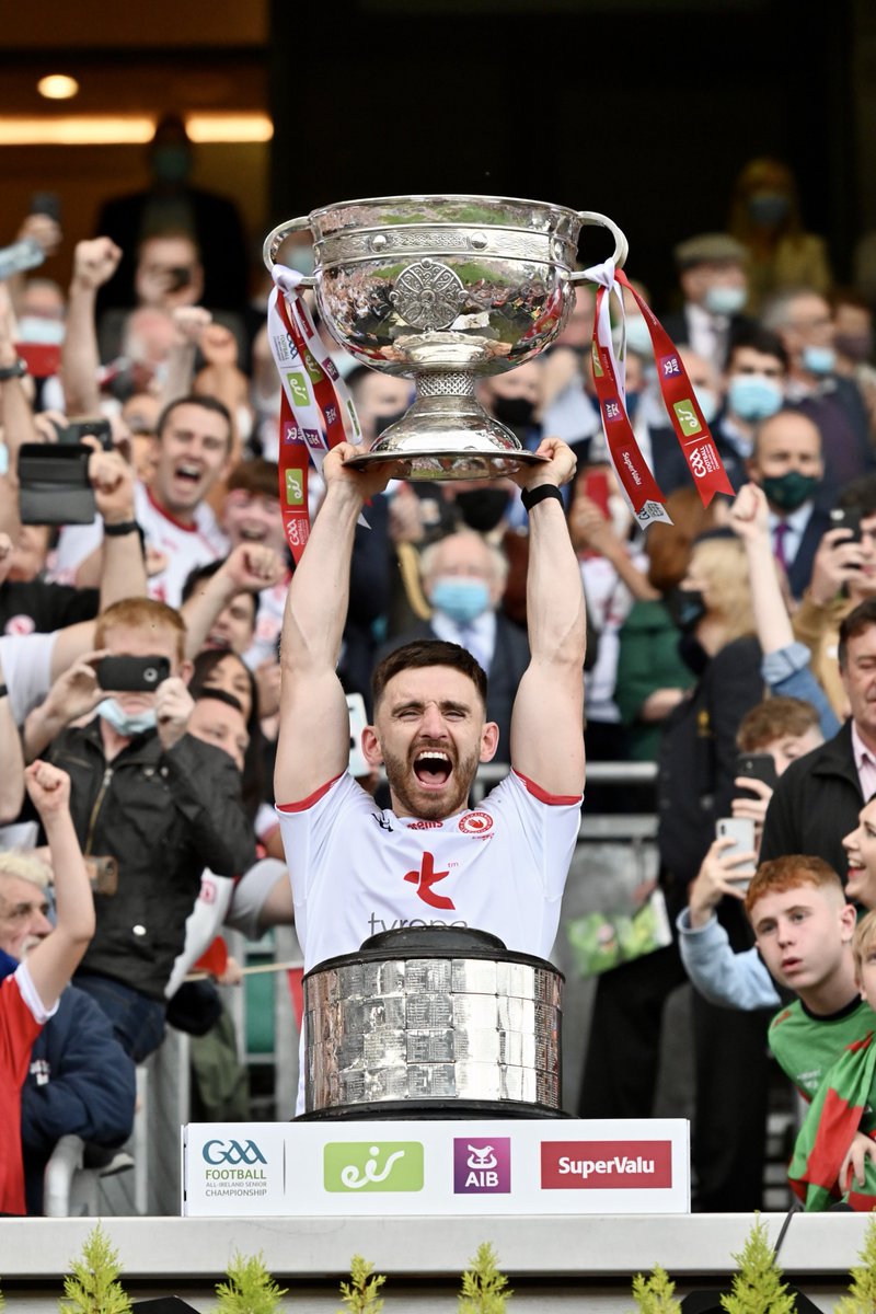 “Hampsey you’re the man,
in the Hogan Stand,
Sam is coming home again”

- <a href="/TwoDegrees6/">Two Degrees</a> 🎶🇵🇱🏆

Captain Padraig Hampsey raises the Sam Maguire Cup high ⚪️🔴