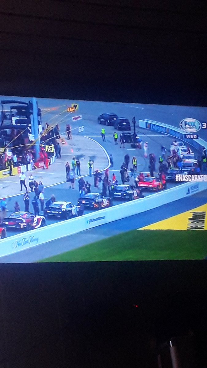 SansonRock's tweet photo. #NASCARxFOX @jccasco @elpatogalindo como están amigos saludos desde Chile estamos prendidos a la pantalla de #foxsport3 #overtime #nadieserinde #afondo https://t.co/ahOq1xLuoi