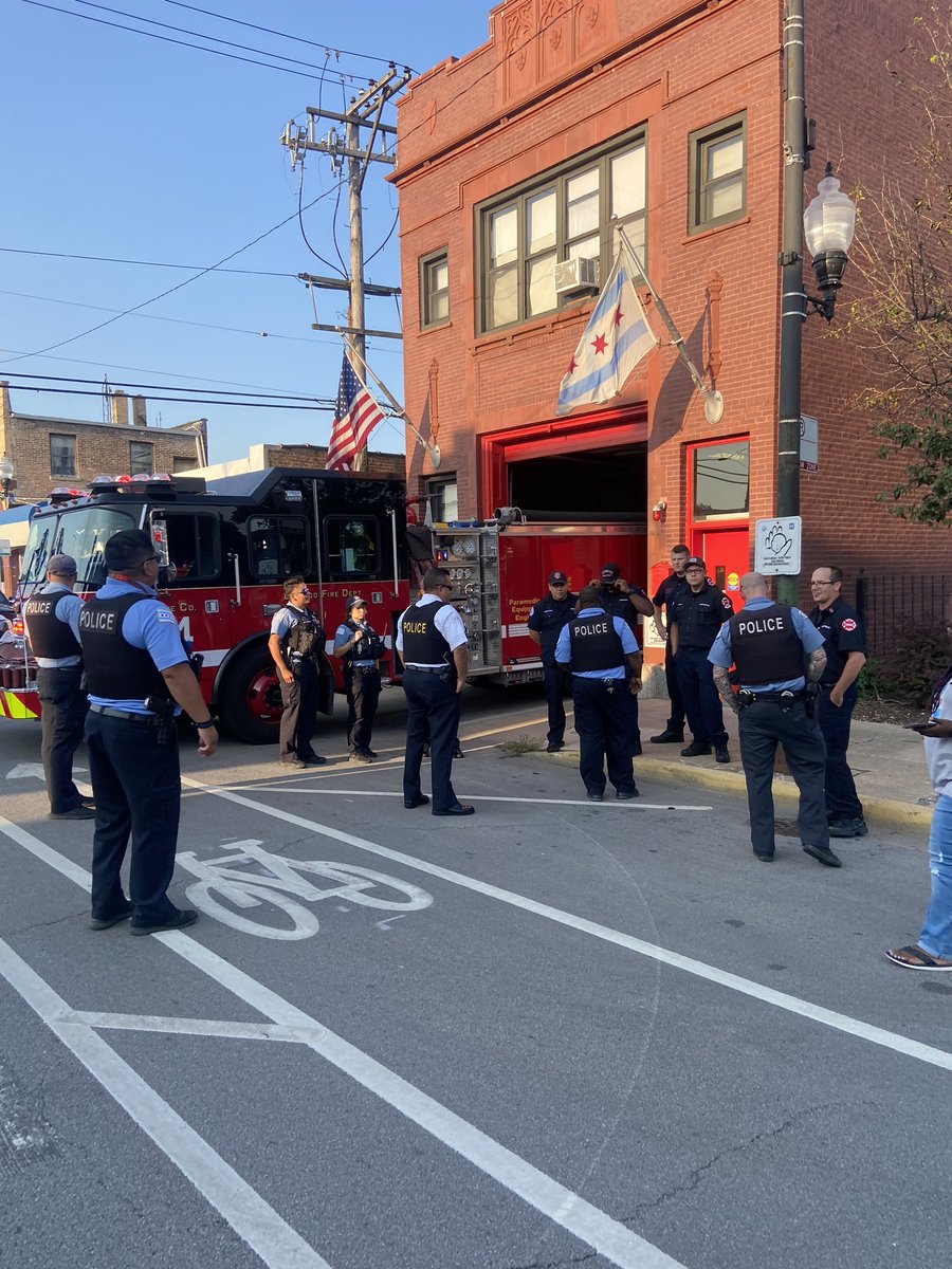 ChicagoCAPS04's tweet photo. 4th District Faith-Base 9/11 prayer parade https://t.co/4gIN0jKUOH