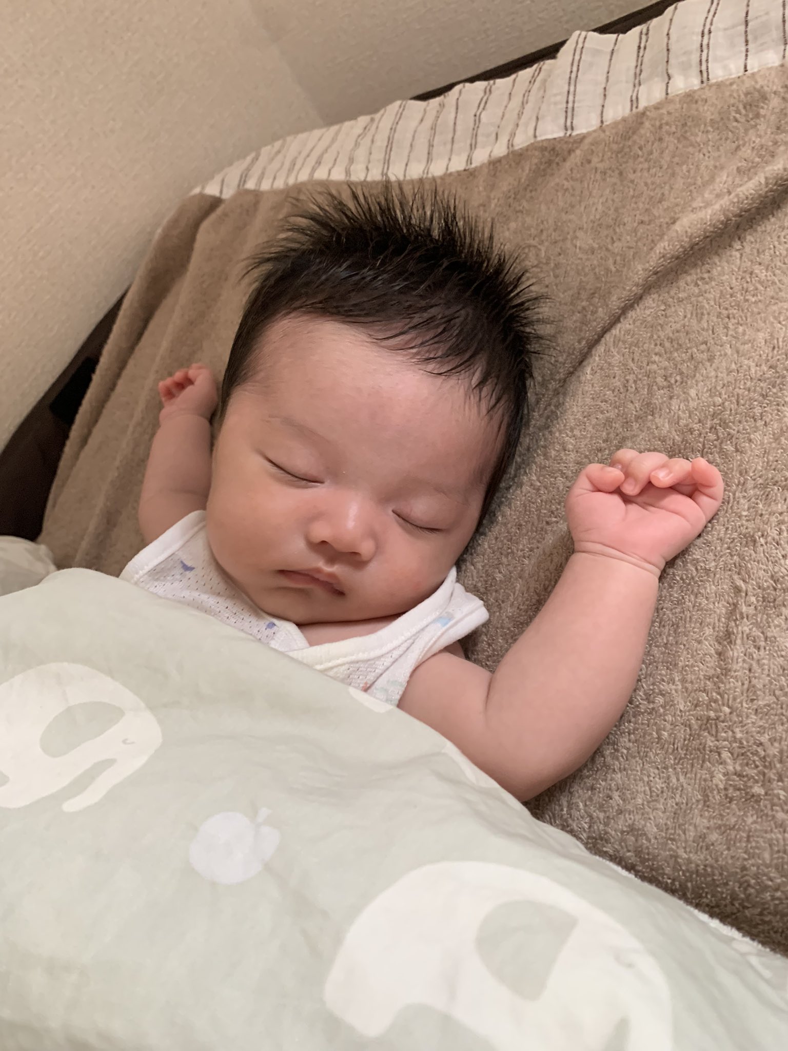 こうくんの成長記録 可愛すぎる寝顔 手を にしてばんざい寝 かわいすぎる ベビー 赤ちゃんのいる生活 可愛い Rt Youtube T Co Dktdqviuzm Twitter