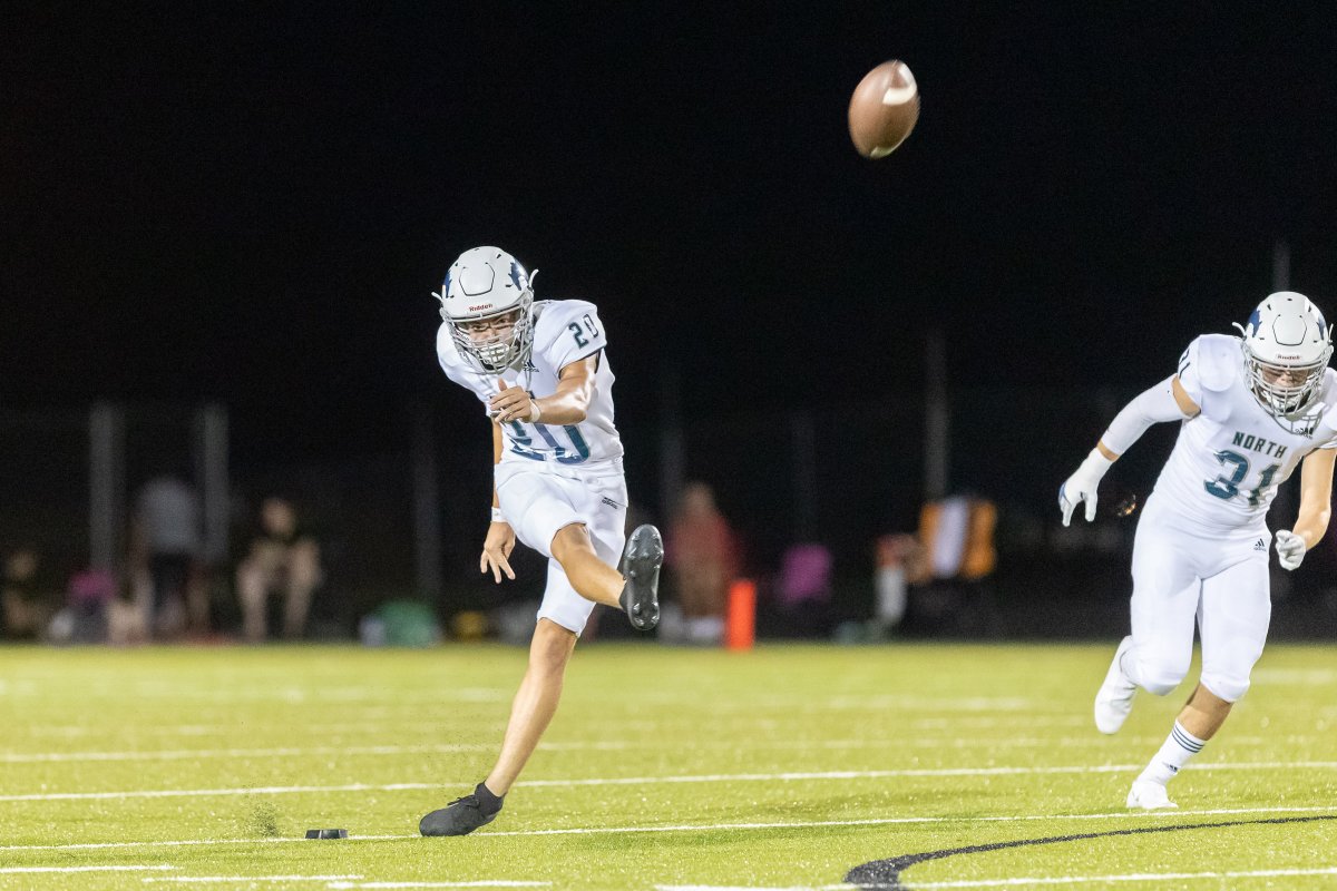 amurraysports's tweet photo. Henry Martin #16 @Henry_C_Martin making plays passing and running. Alonzo Morgan #2 @alonzomorgan0 extending for an interception. Caleb Asjes #20 @calebasjes with a nice kickoff.

@MustangsBvn #WeVN #KSPreps #EasternKansasSports https://t.co/uUjQup3cID