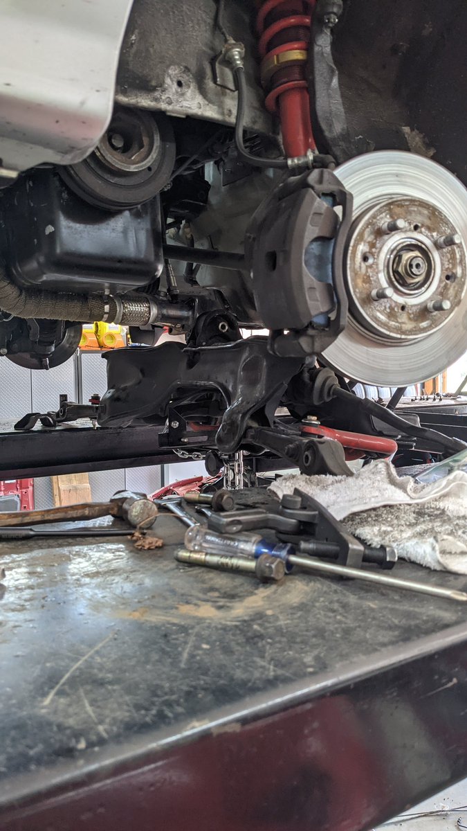 SparkleturdR's tweet photo. Who knew... To change a rear brakes line on a civic, you have to drop the tank AND the front subframe. https://t.co/zEnayN4zTf