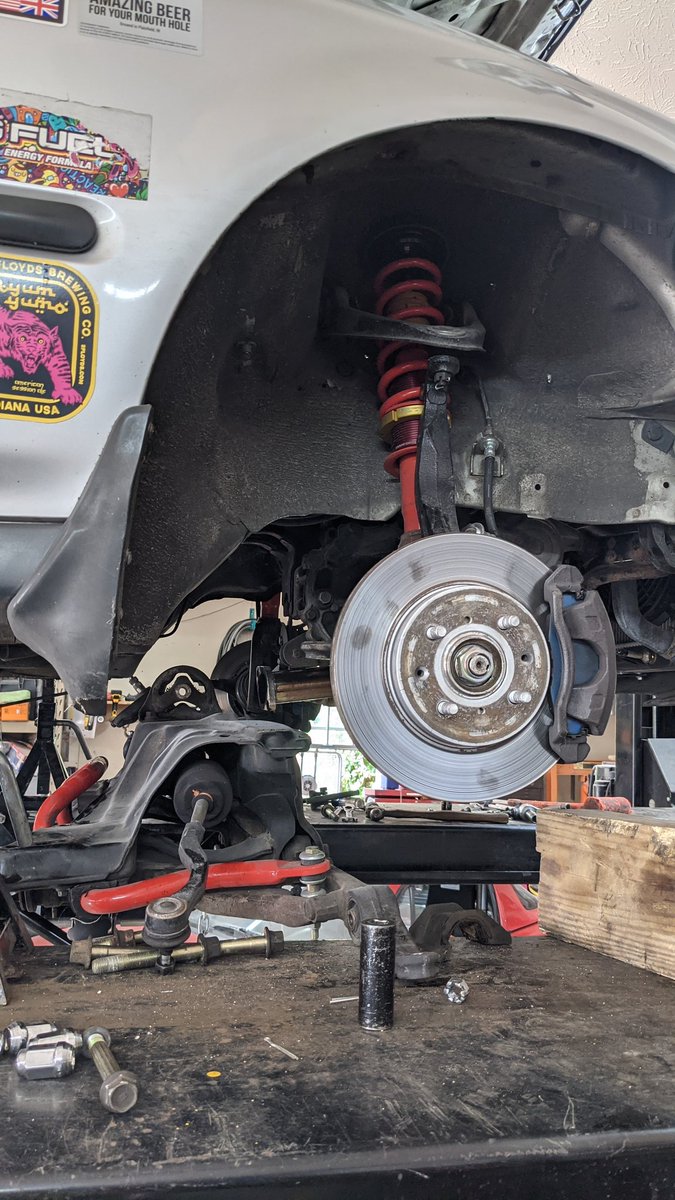 SparkleturdR's tweet photo. Who knew... To change a rear brakes line on a civic, you have to drop the tank AND the front subframe. https://t.co/zEnayN4zTf