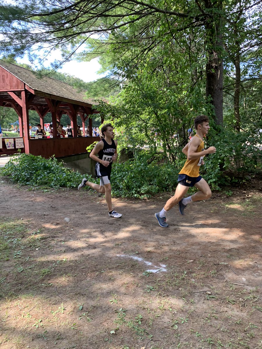 fhstennisct's tweet photo. Some pictures from the Boys Varsity race. Great job RiverHawks!!! Supporting our fellow FHS teams. #fhsxc #oneschool #SOAR @1FarmingtonHS @FHS_RiverHawks @RiverHawksXCTF https://t.co/8GHoxApQOt