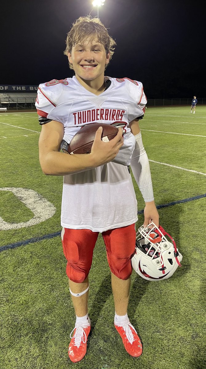 Connetquot_FB's tweet photo. 🔥 ⚡️ Welcome back to 🏈@shaun_hill14 We really missed you! 2 QB Sacks, 102 yard of offense, swarming all over the place. What a performance! Did it with a smile on his face the entire time! #Stud #TBirdNation ⚡️ 🔥 https://t.co/lxh0iQw6Nm