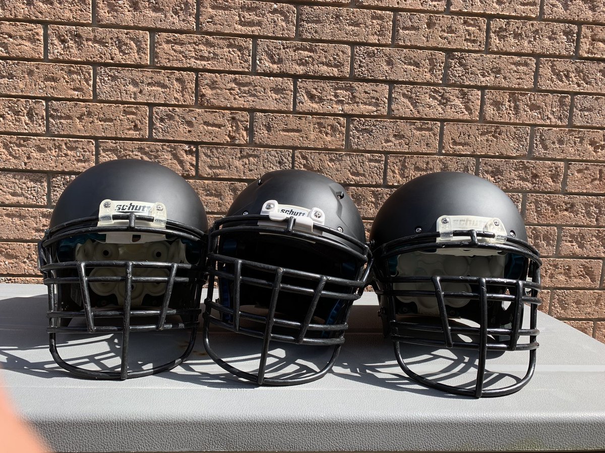 BM_Football's tweet photo. Thanks to Guelph Minor Football for loaning some much needed helmets to BMac football #SupportEachOther #BigBoyHelmets #D10Football @JrGryphFootball https://t.co/hV6c1vzRS8