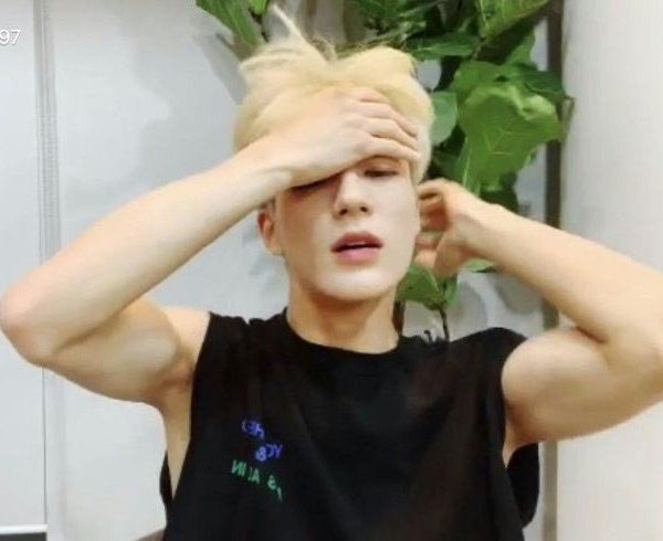 jeno’s boy ྀི tweet media