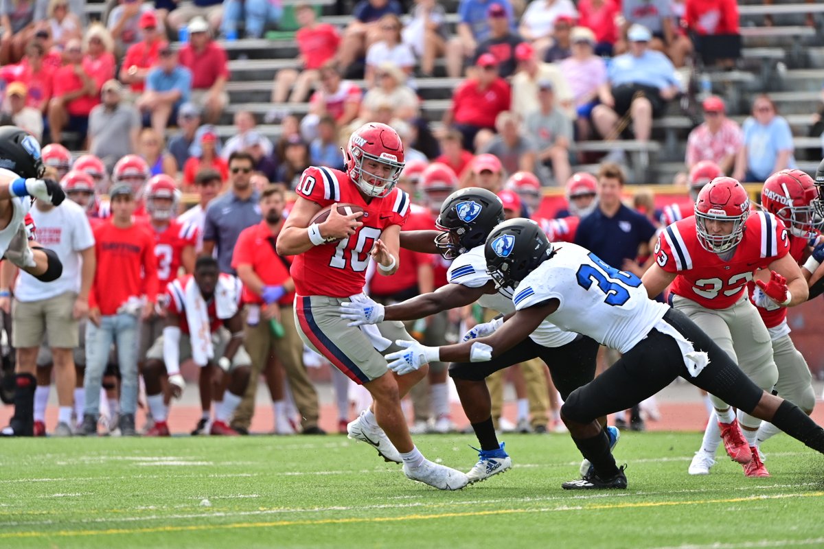 DaytonFootball's tweet photo. Dayton has now scored in an NCAA-all-division record 488 straight games 

#GoFlyers // #TheLink🔗 https://t.co/mUpVF5ZC9T