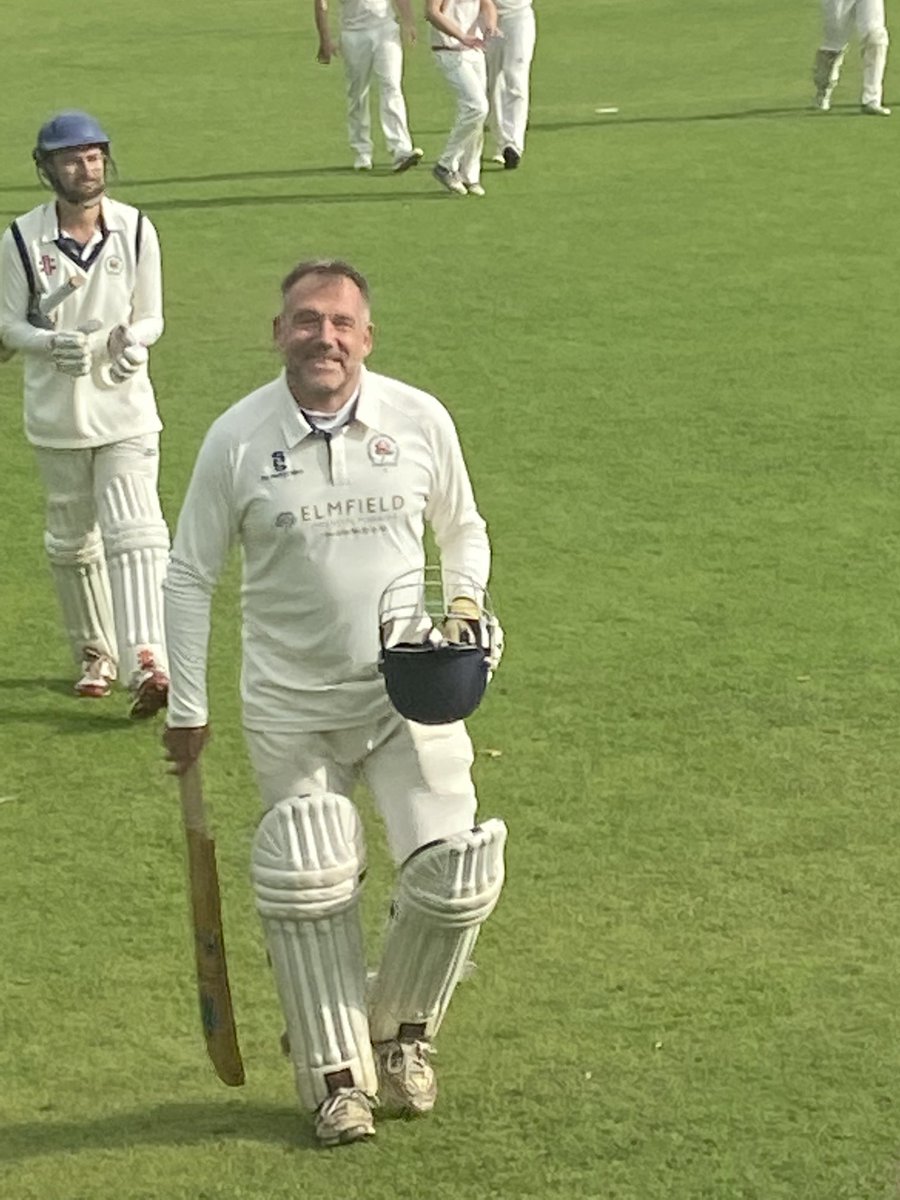 End of an era as Groomy hangs the gloves up. 385 victims including an incredible 152 stumpings. Great servant, enjoy the retirement 👏👏👏👏