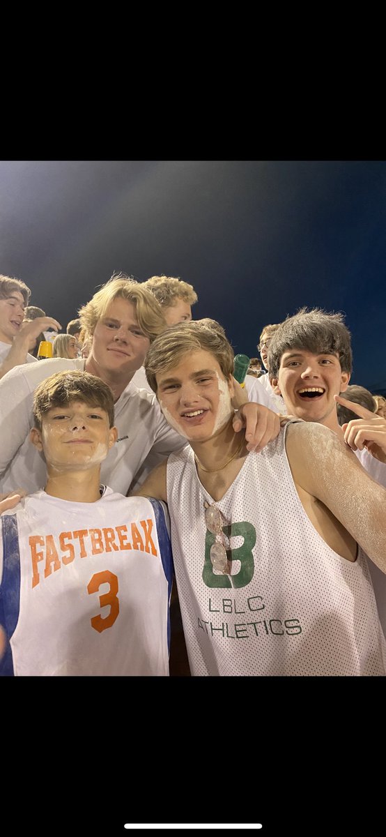 sam01845377's tweet photo. Had a great time last night with the @DHSsection1 ❕ Go Chargers⚡️! https://t.co/cJ72liw3mt
