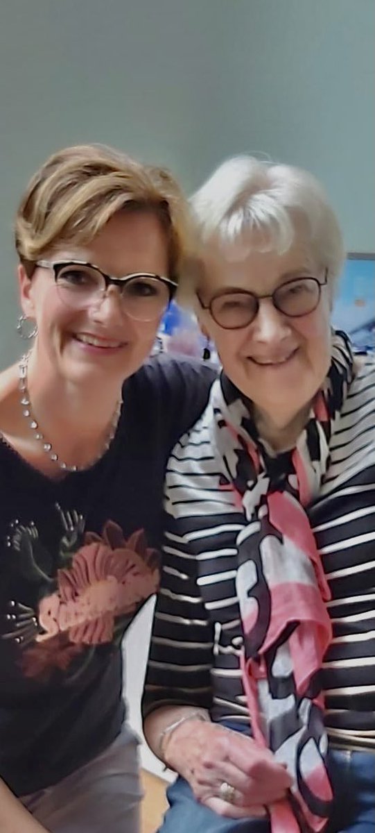 Steeds vaker hoor ik: wat lijk je op jullie mam. Dat is een eer en diep in mijn hart wist ik dat al lang. Mijn grootste fan en diepste vertrouweling. #moeders #feminsitevoordathetpopulairwerd