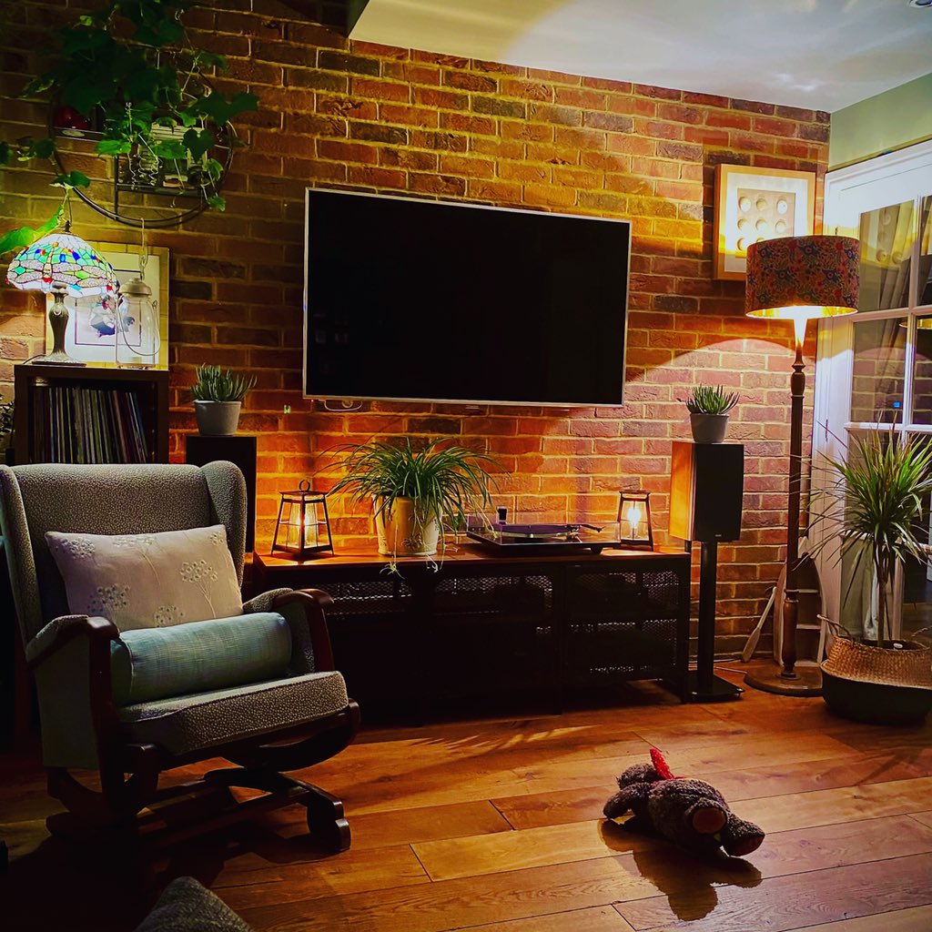 Snug… #autunm #autunmcolors #fall #home #mellow #vibes #layedback #snug