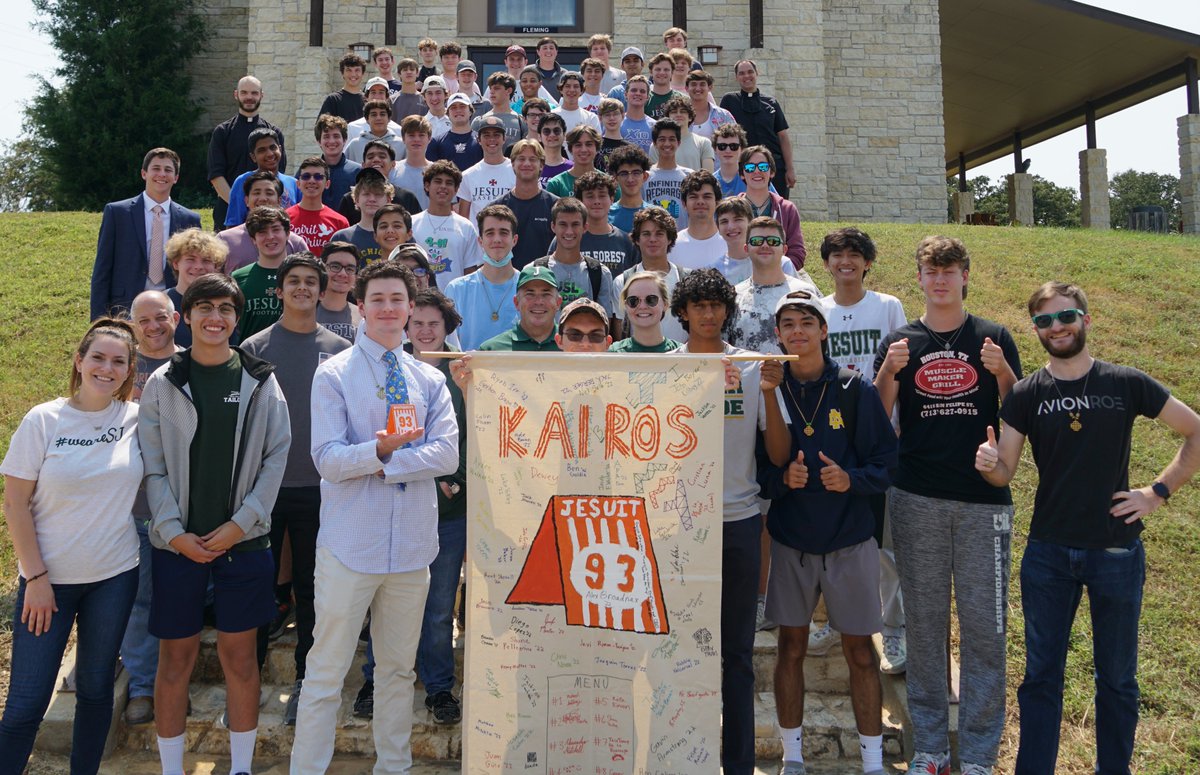 strake_jesuit's tweet photo. RT StrakeJesuit: RT @SJ_PMC: Welcome home, Kairos 93! #Whatakairos https://t.co/Op0AeLvZZT
