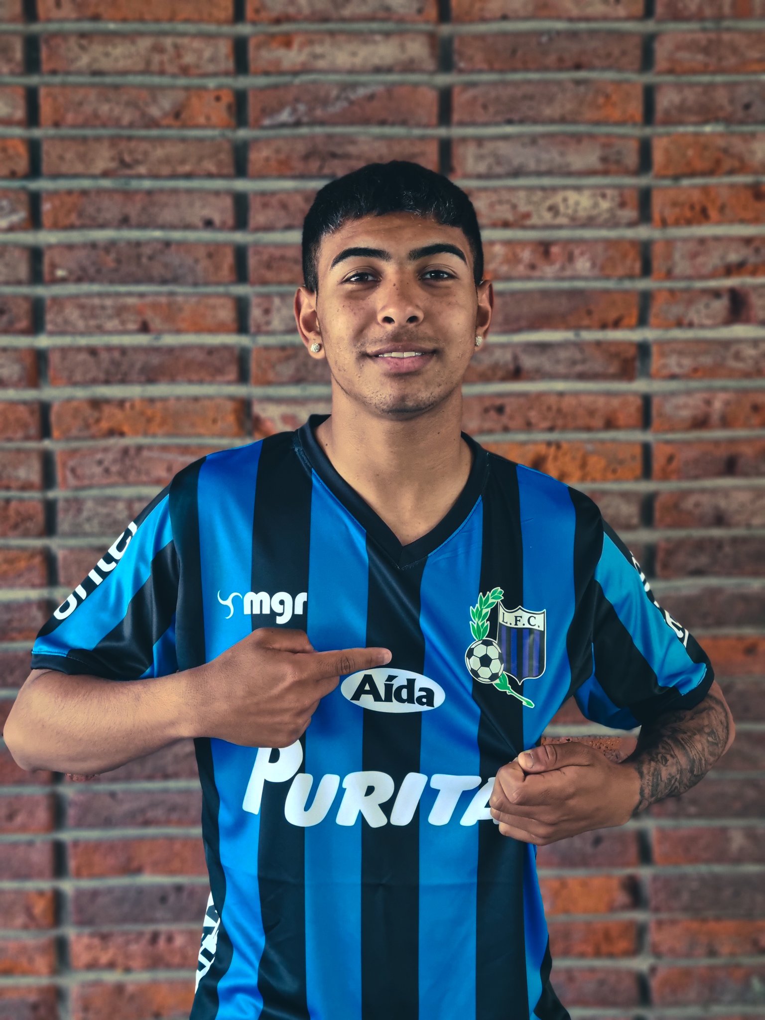 Liverpool Futbol Club on X Inauguramos la TiendaLFC en la Sede. De lunes a jueves de 14 00 a 20 00 podras adquirir toda la indumentaria negriazul. https t Be5pgvtdMW X