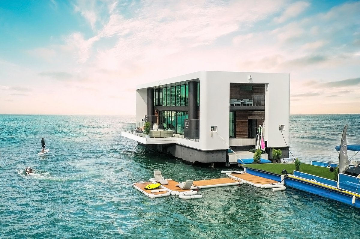 The world’s first solar-powered luxury yacht is actually a floating villa worth $10.5 million!　yankodesign.com/2021/09/09/the…
Waterstudio社とArkup社の開発した海上住宅。